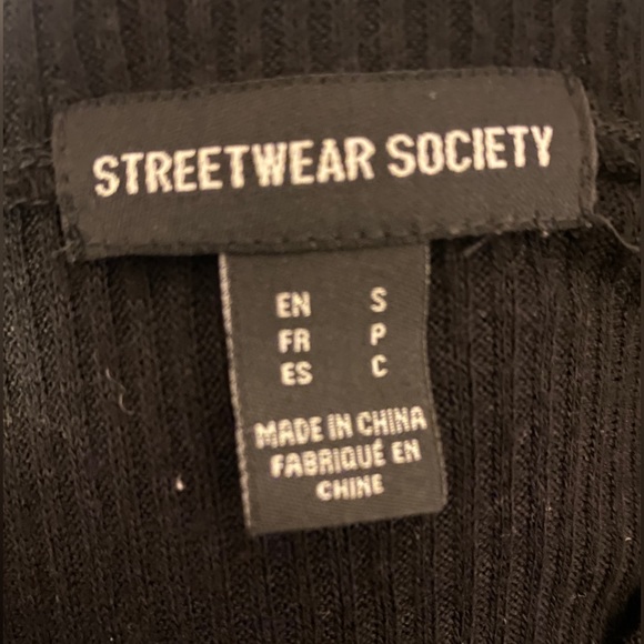 Black button up crop top - Picture 3 of 3